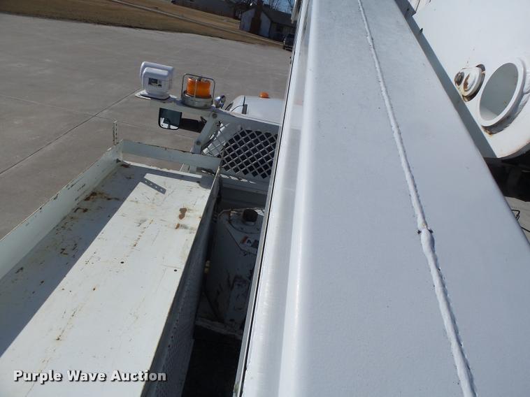 image for item DA3325 2009 Dodge Ram 5500 bucket truck