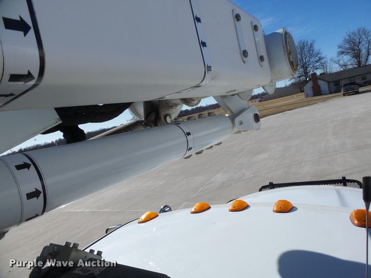 image for item DA3325 2009 Dodge Ram 5500 bucket truck