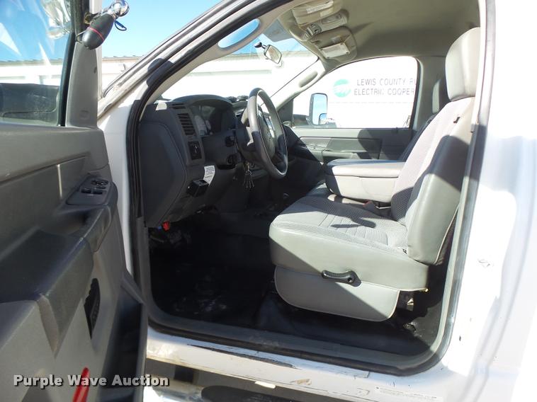 image for item DA3325 2009 Dodge Ram 5500 bucket truck