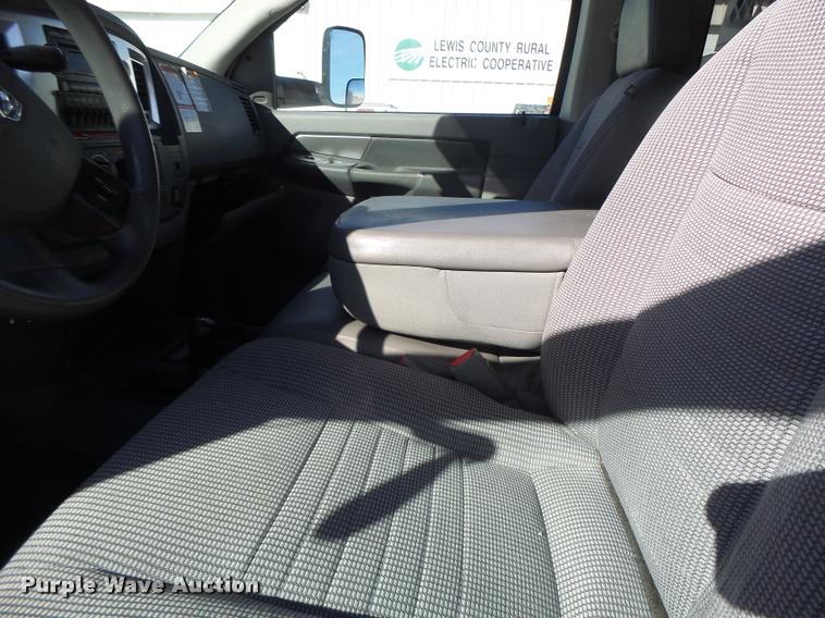 image for item DA3325 2009 Dodge Ram 5500 bucket truck