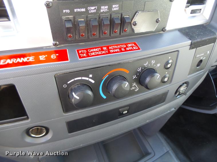 image for item DA3325 2009 Dodge Ram 5500 bucket truck