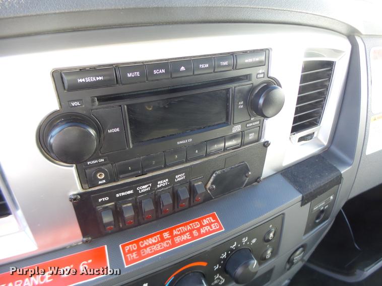 image for item DA3325 2009 Dodge Ram 5500 bucket truck