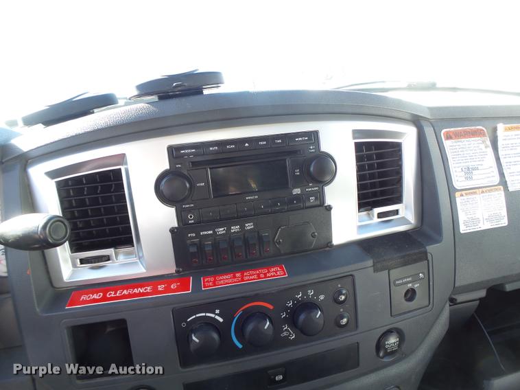 image for item DA3325 2009 Dodge Ram 5500 bucket truck