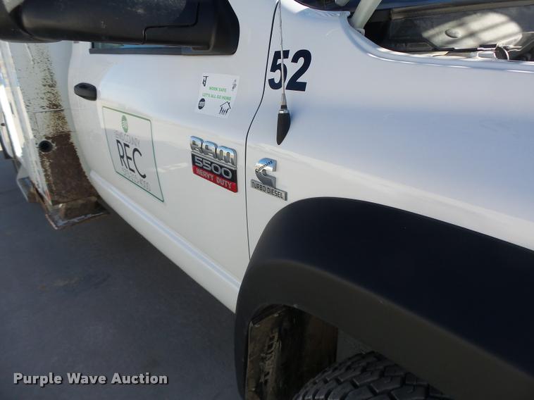 image for item DA3325 2009 Dodge Ram 5500 bucket truck