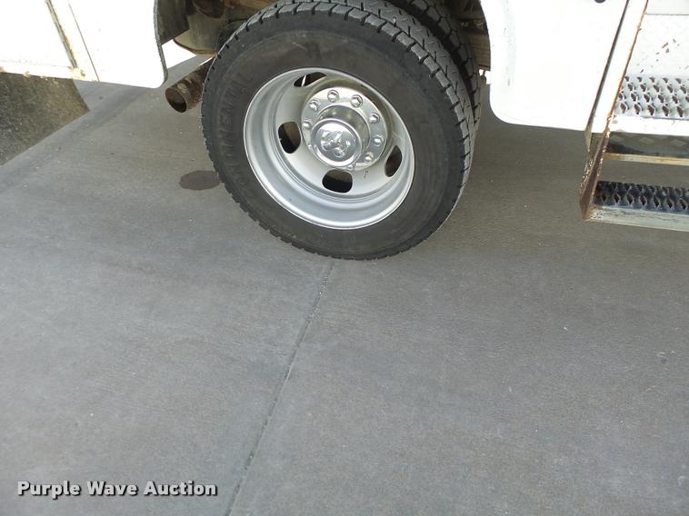image for item DA3326 2011 Dodge Ram 5500 bucket truck