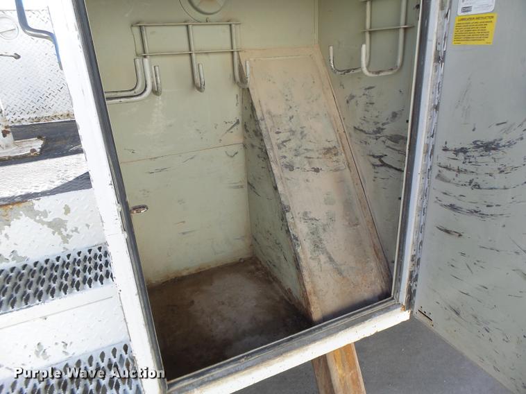 image for item DA3326 2011 Dodge Ram 5500 bucket truck