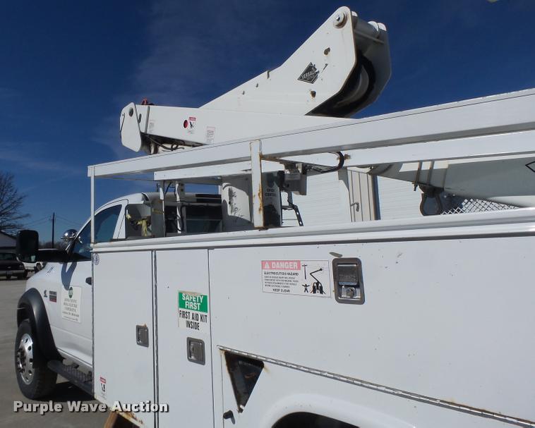 image for item DA3326 2011 Dodge Ram 5500 bucket truck