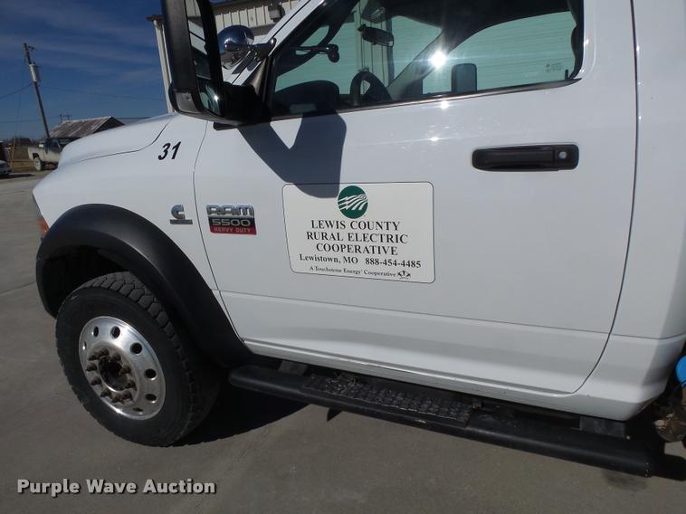 image for item DA3326 2011 Dodge Ram 5500 bucket truck
