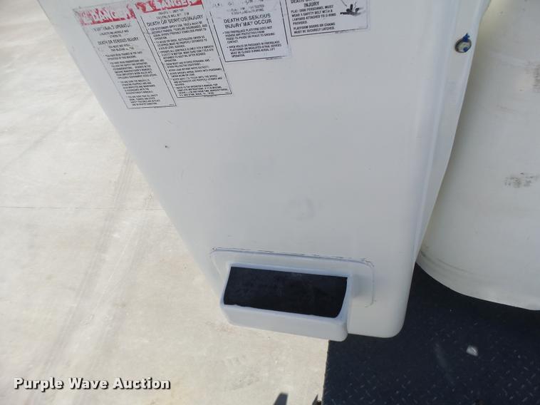 image for item DA3326 2011 Dodge Ram 5500 bucket truck