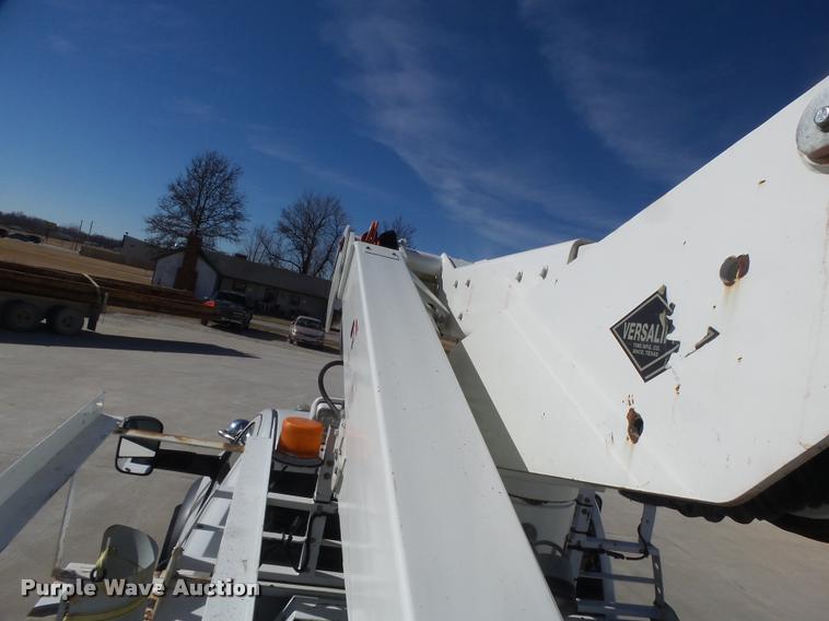 image for item DA3326 2011 Dodge Ram 5500 bucket truck