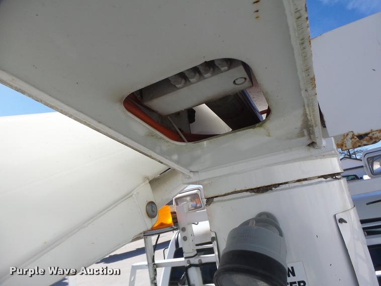 image for item DA3326 2011 Dodge Ram 5500 bucket truck