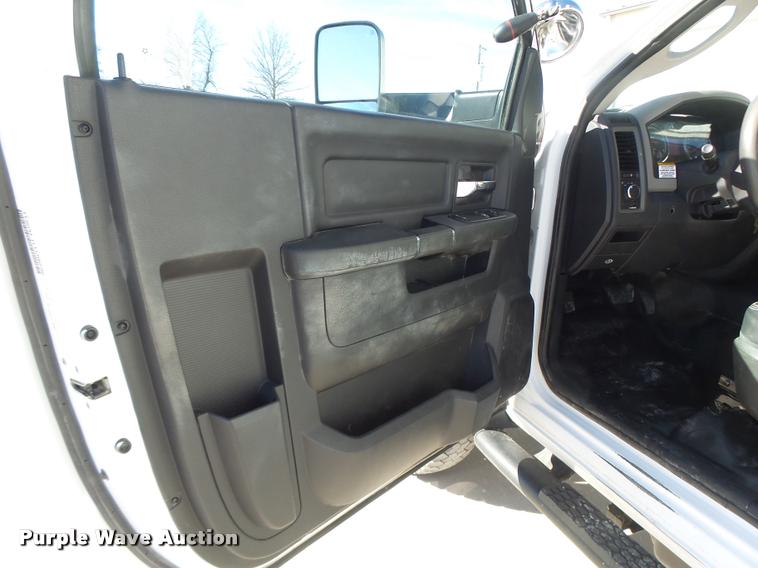 image for item DA3326 2011 Dodge Ram 5500 bucket truck