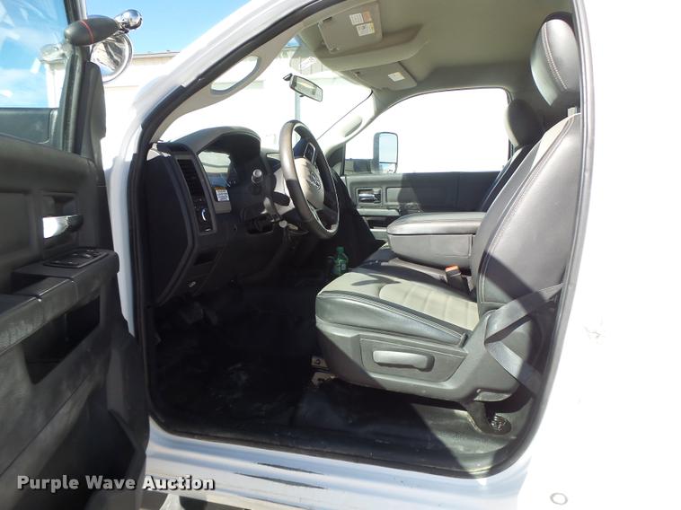 image for item DA3326 2011 Dodge Ram 5500 bucket truck