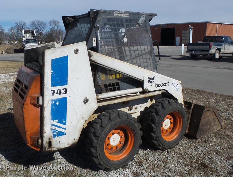 image for item DA3328 Bobcat 743 skid steer