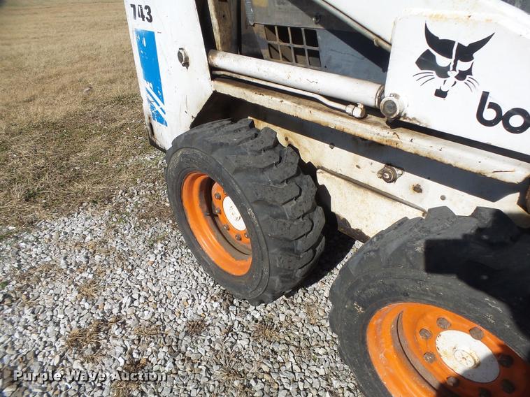 image for item DA3328 Bobcat 743 skid steer