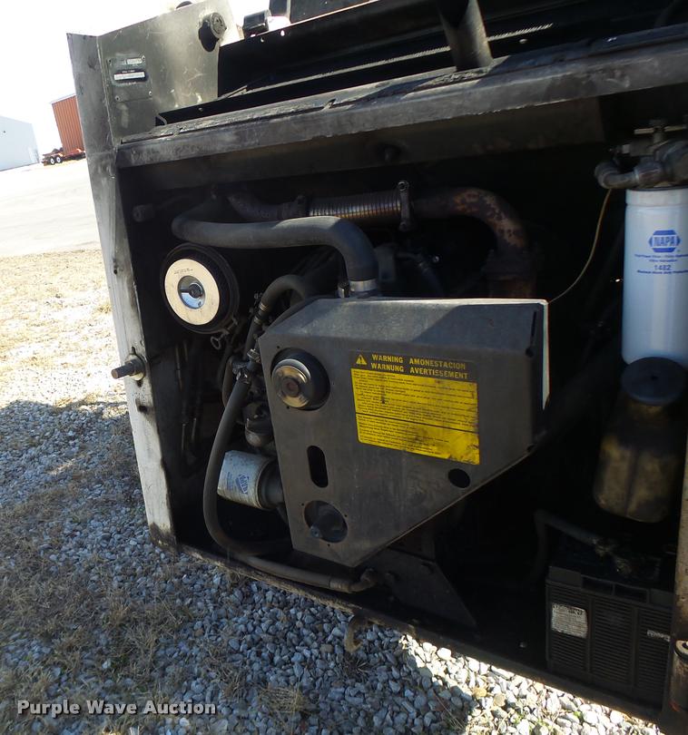 image for item DA3328 Bobcat 743 skid steer