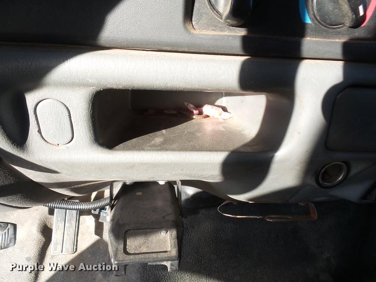 image for item DA3776 2004 Ford F450 Super Duty Crew Cab flatbed dump truck