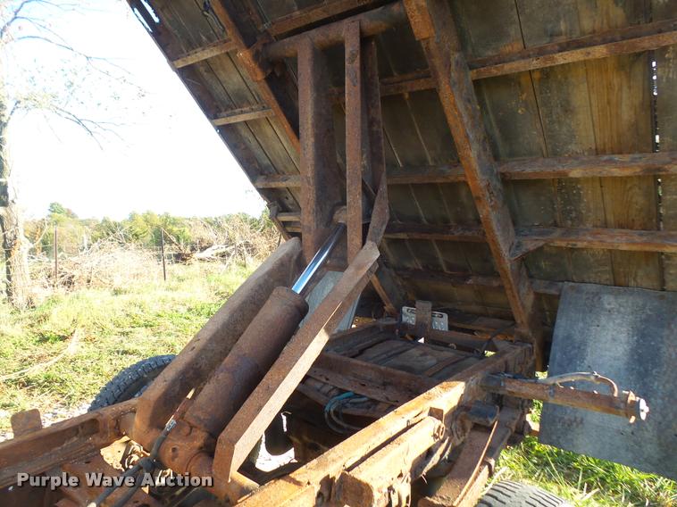 image for item DA3776 2004 Ford F450 Super Duty Crew Cab flatbed dump truck