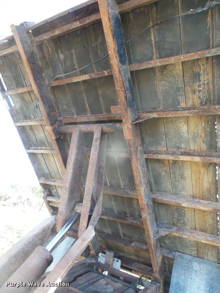 image for item DA3776 2004 Ford F450 Super Duty Crew Cab flatbed dump truck