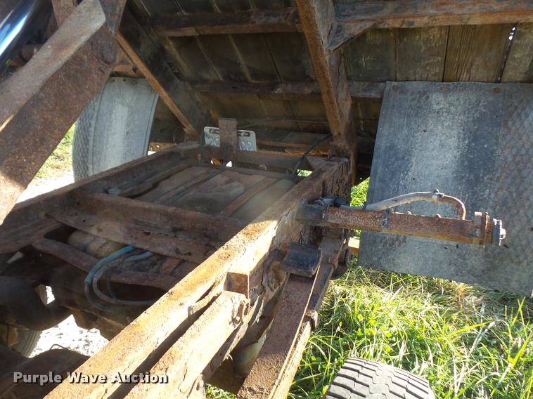 image for item DA3776 2004 Ford F450 Super Duty Crew Cab flatbed dump truck