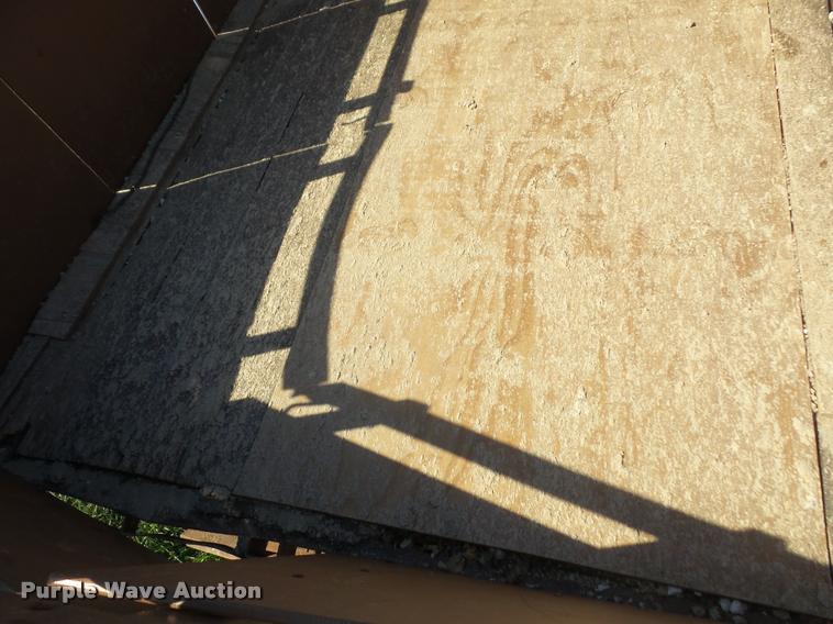 image for item DA3776 2004 Ford F450 Super Duty Crew Cab flatbed dump truck