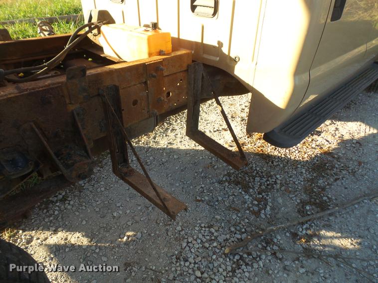 image for item DA3776 2004 Ford F450 Super Duty Crew Cab flatbed dump truck