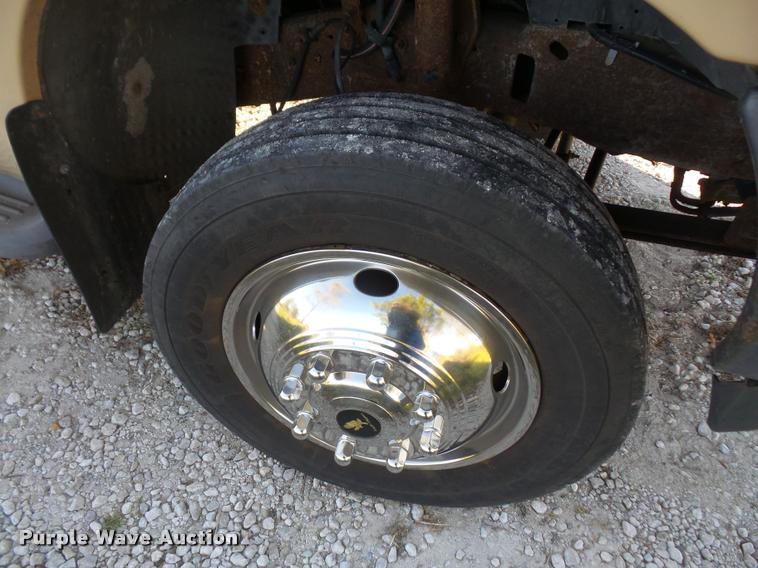 image for item DA3776 2004 Ford F450 Super Duty Crew Cab flatbed dump truck