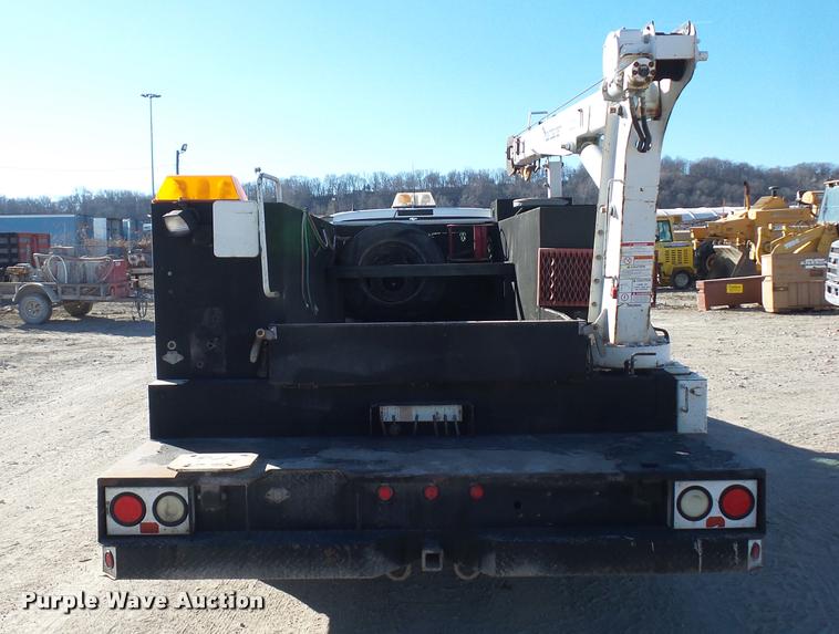 image for item DA4020 2002 Ford F550 service truck with crane