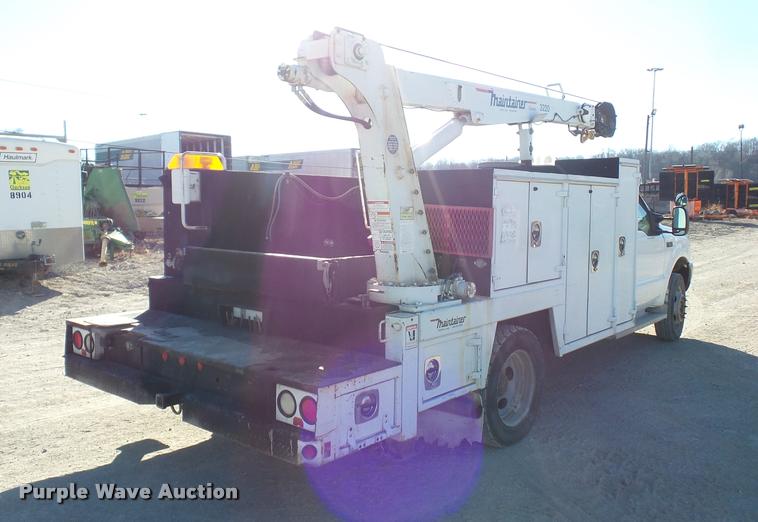 image for item DA4020 2002 Ford F550 service truck with crane