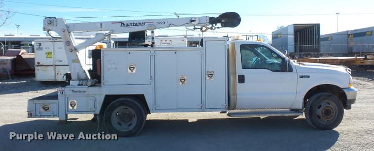 image for item DA4020 2002 Ford F550 service truck with crane