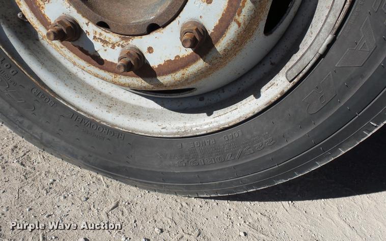 image for item DA4020 2002 Ford F550 service truck with crane