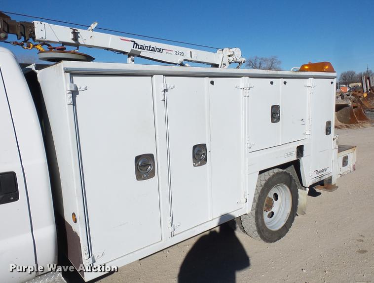 image for item DA4020 2002 Ford F550 service truck with crane