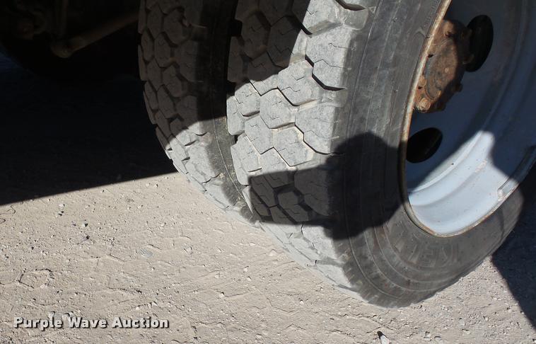 image for item DA4020 2002 Ford F550 service truck with crane