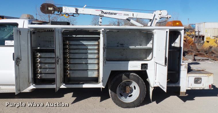 image for item DA4020 2002 Ford F550 service truck with crane