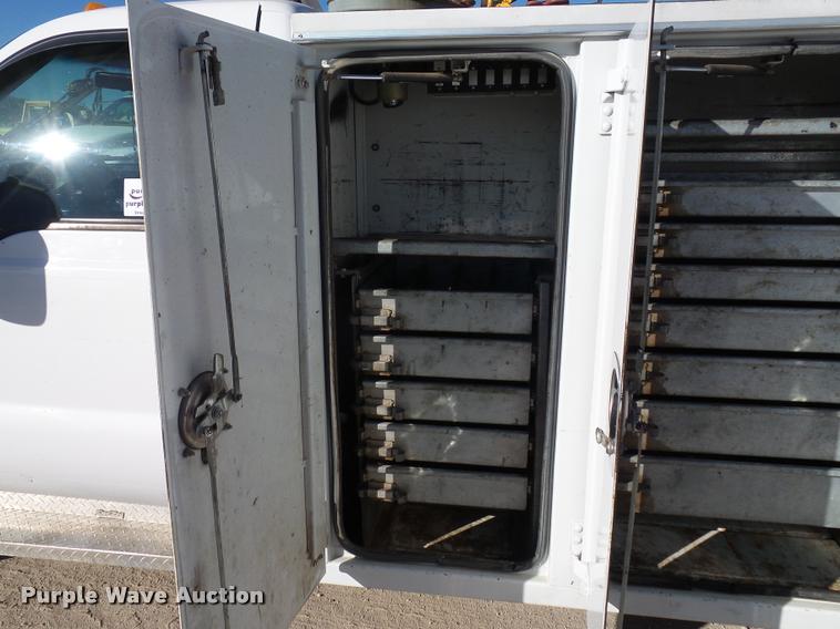 image for item DA4020 2002 Ford F550 service truck with crane