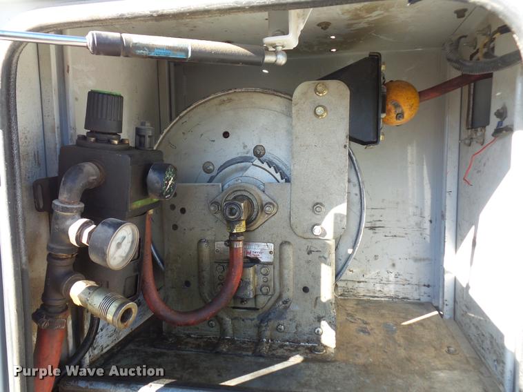 image for item DA4020 2002 Ford F550 service truck with crane