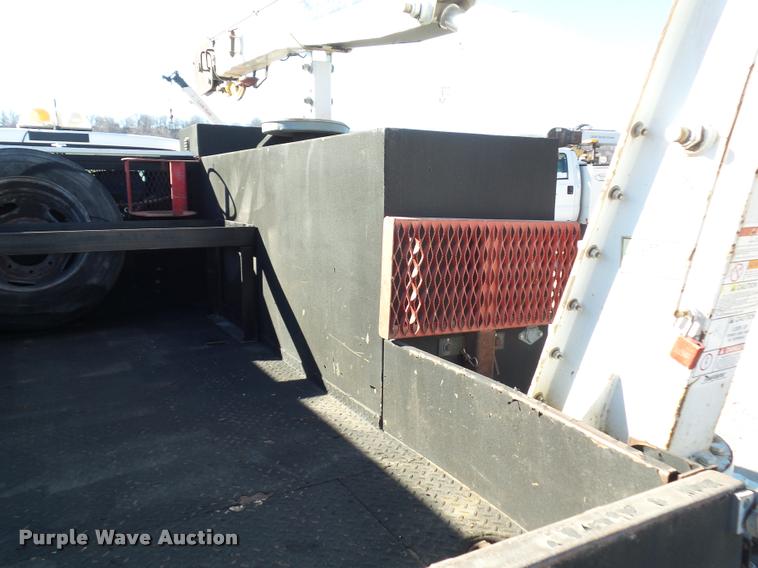 image for item DA4020 2002 Ford F550 service truck with crane