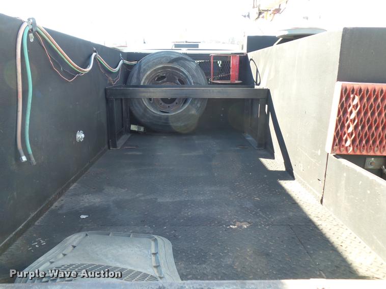 image for item DA4020 2002 Ford F550 service truck with crane