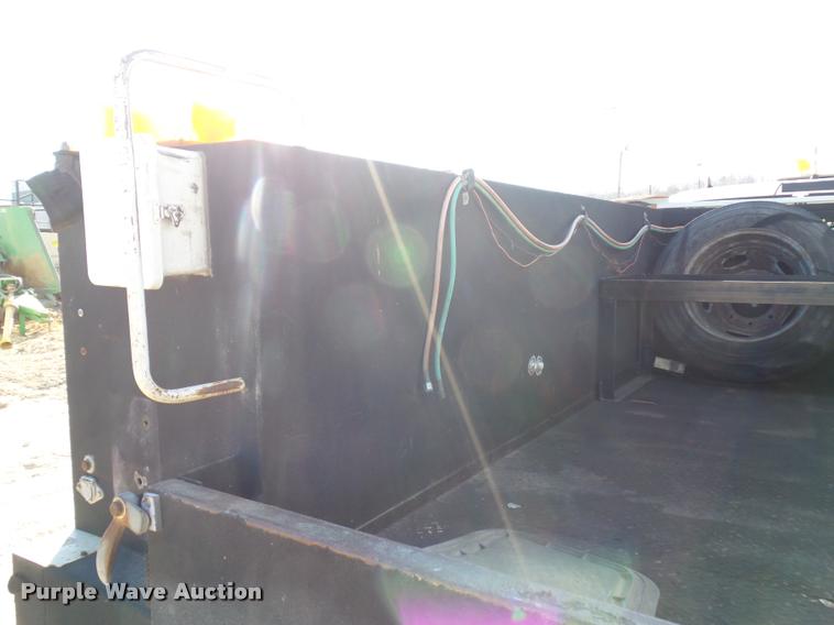 image for item DA4020 2002 Ford F550 service truck with crane