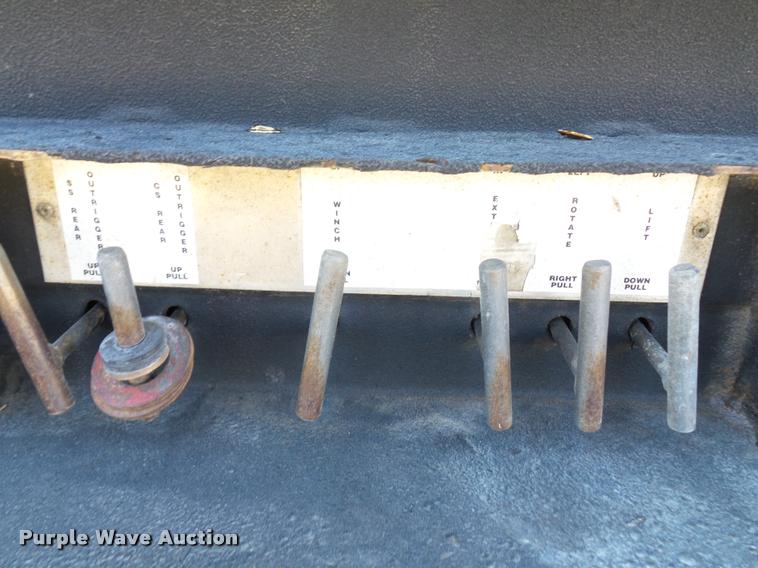 image for item DA4020 2002 Ford F550 service truck with crane