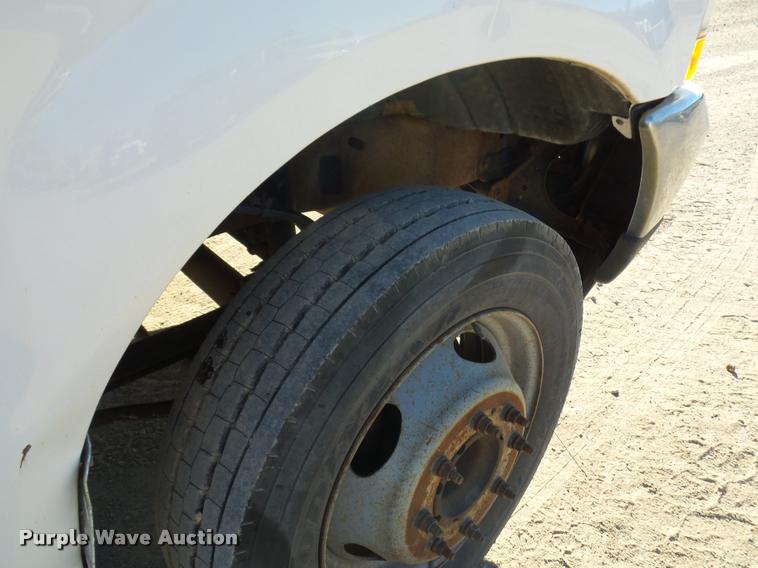 image for item DA4020 2002 Ford F550 service truck with crane