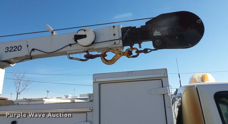 image for item DA4020 2002 Ford F550 service truck with crane