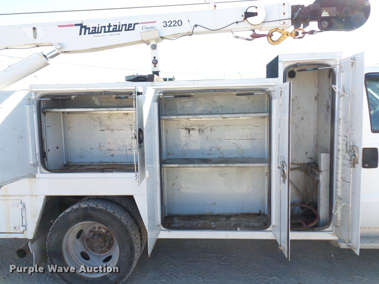 image for item DA4020 2002 Ford F550 service truck with crane