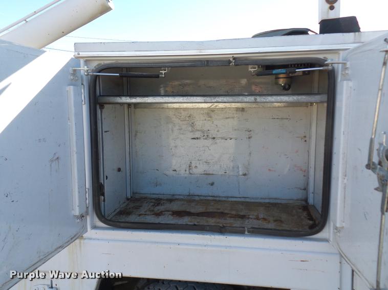 image for item DA4020 2002 Ford F550 service truck with crane