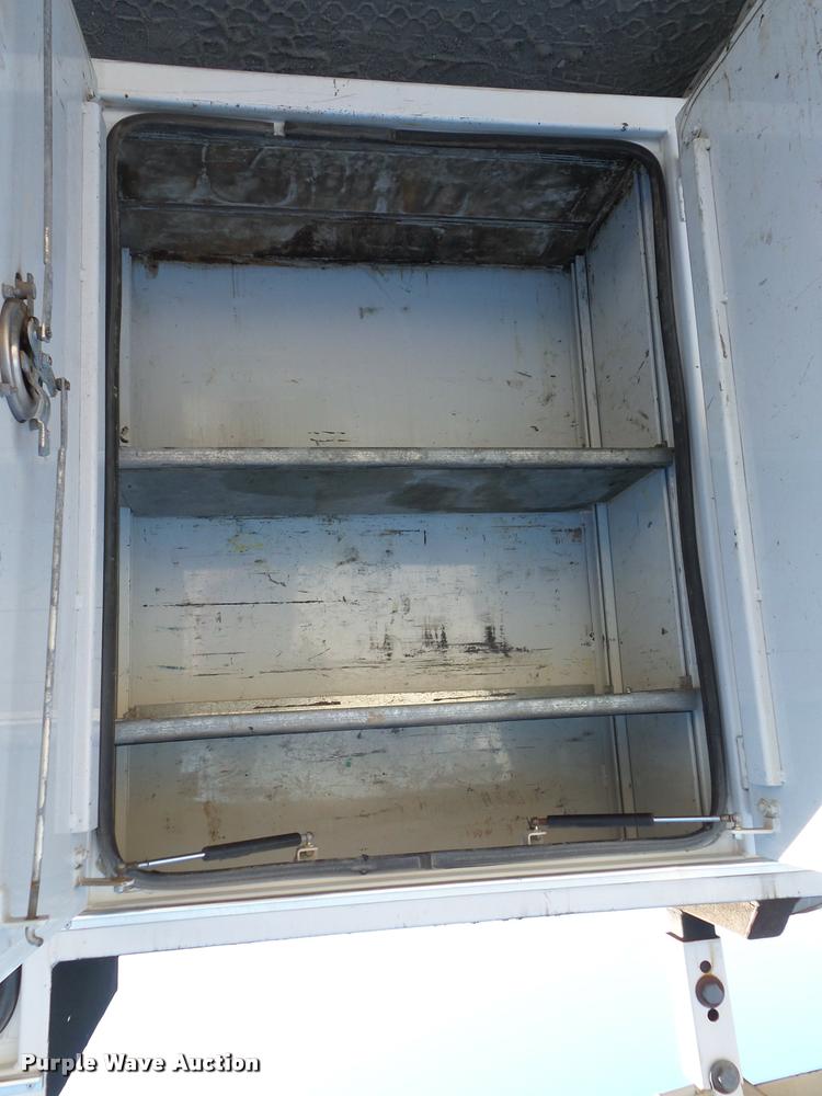 image for item DA4020 2002 Ford F550 service truck with crane