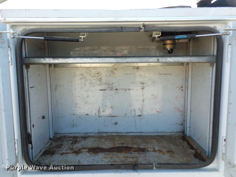 image for item DA4020 2002 Ford F550 service truck with crane