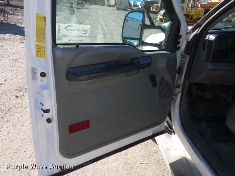 image for item DA4020 2002 Ford F550 service truck with crane