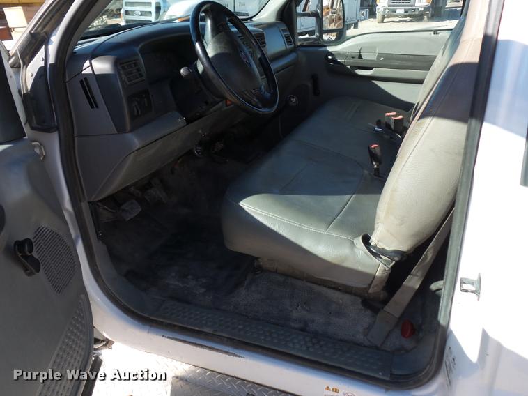 image for item DA4020 2002 Ford F550 service truck with crane