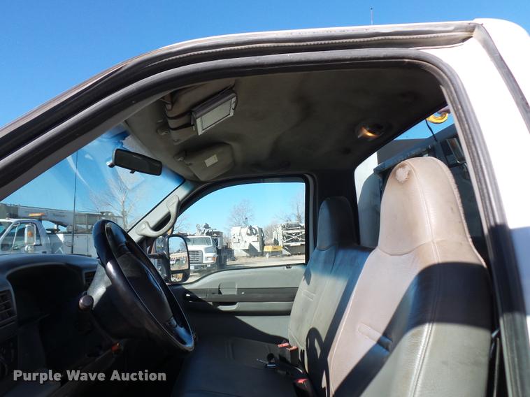 image for item DA4020 2002 Ford F550 service truck with crane