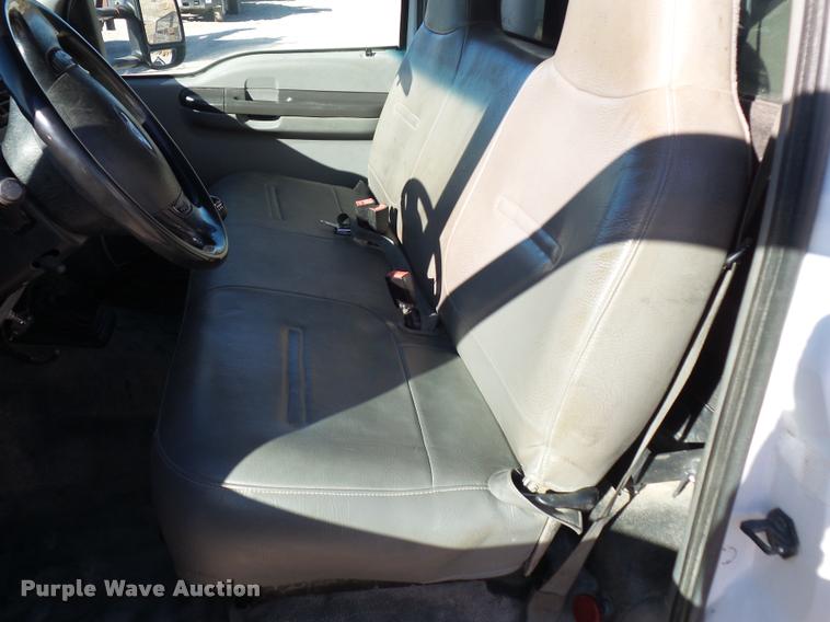 image for item DA4020 2002 Ford F550 service truck with crane